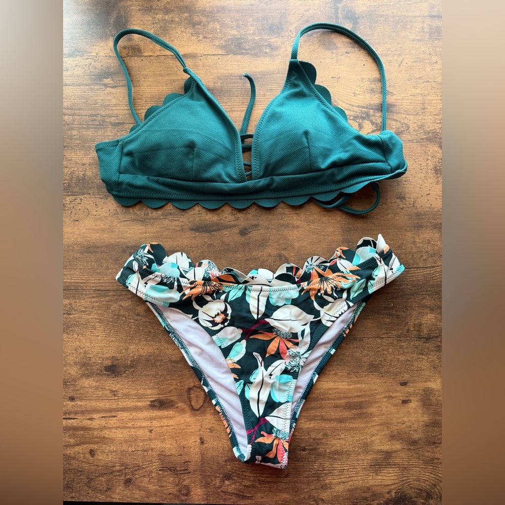 Cupshe two piece swimming suit - size medium